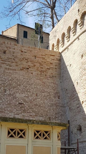 marciapiede-a-Sambucheto-recupero-di-parte-delle-mura-sforzesche-al-Parco-dei-Torrioni-3-366x650