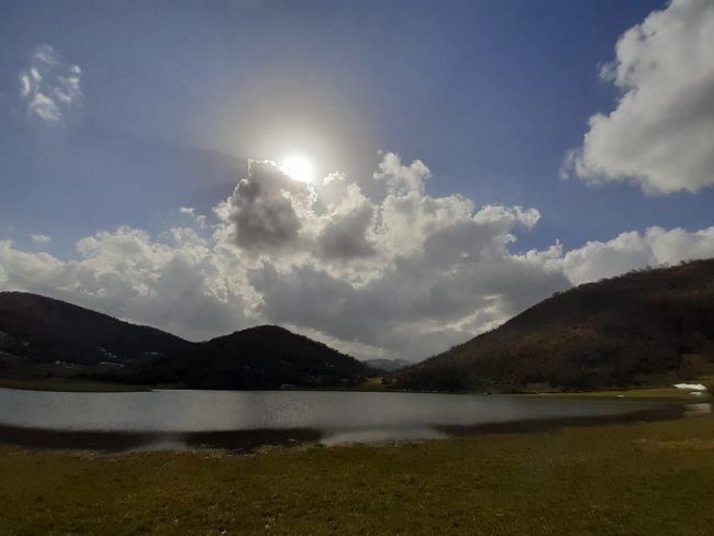 piani-di-montelago-sefro-lago-effimero-matteo-mazzoni-1-650x488