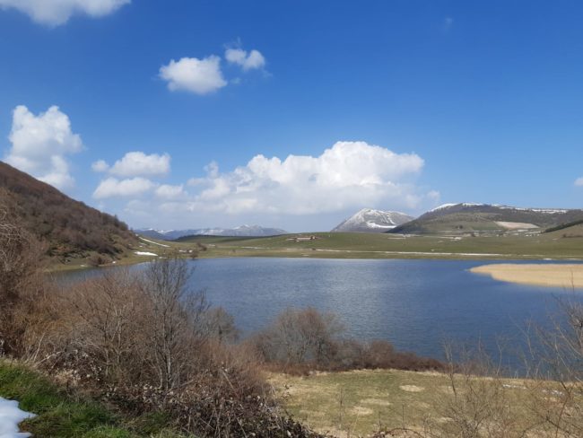 piani-di-montelago-sefro-lago-effimero-matteo-mazzoni-10-650x488