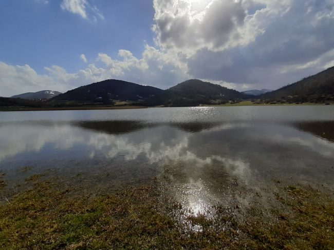 piani-di-montelago-sefro-lago-effimero-matteo-mazzoni-11-650x488