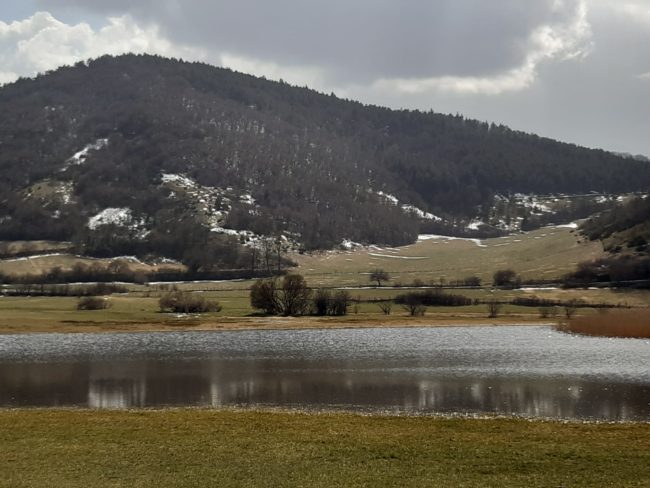 piani-di-montelago-sefro-lago-effimero-matteo-mazzoni-4-650x488