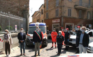 Omaggio-del-Comune-agli-operatori-sanitari-