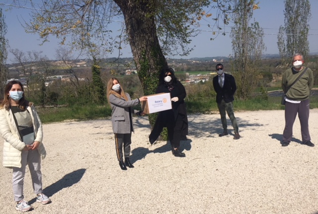 ROTARY-CORONAVIRUS-DONAZIONE-MASCHErINE-CASA-RIPOSO-TOLENTINO-IMG_4976