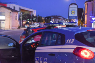 controlli-polizia-commissariato-archivio-arkiv-civitanova-notte-FDM-3-325x217