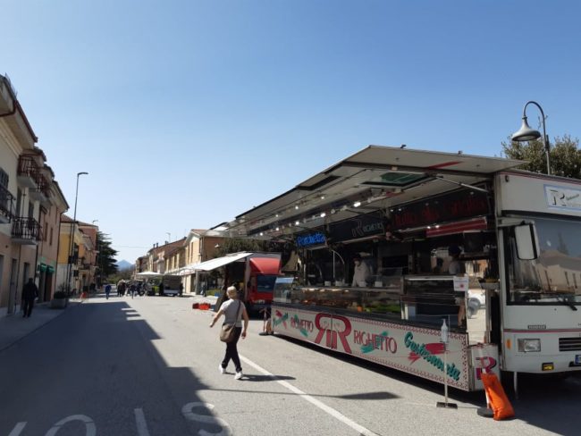 mercato-castelraimondo-1-650x488