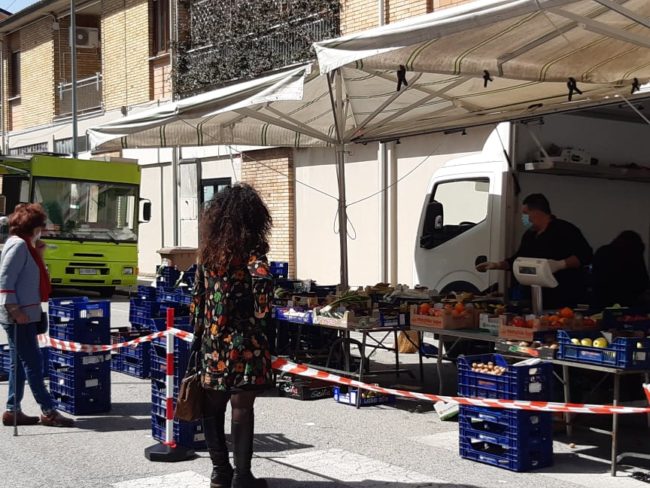 mercato-castelraimondo-3-650x488