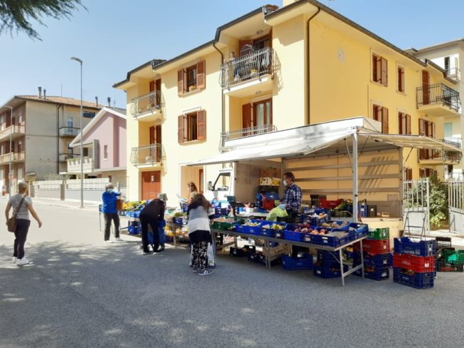 mercato-castelraimondo-7-650x488