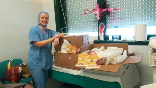 salame-anitori-consegnato-ospedale-camerino-2-650x367