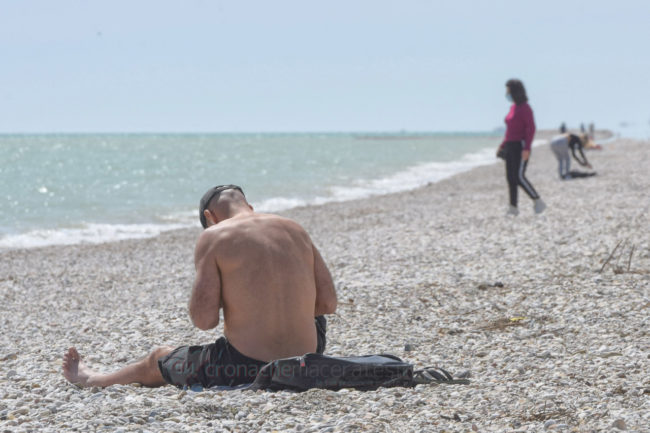 covid-fase-2-lungomare-sud-e-spiaggia-civitanova-FDM-3-650x433