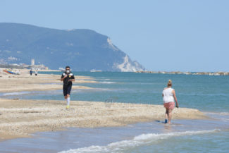 fase-2-covid-lungomare-spiaggia-ppp-porto-potenza-picena-FDM-4-325x217