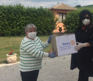 ROTARY-DONAZIONE-GAGLIOLE-IMG_5528-325x283