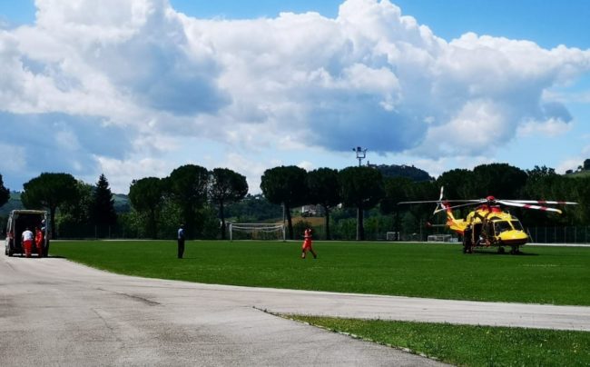 incidente-auto-ribaltata-macarre-2-650x404