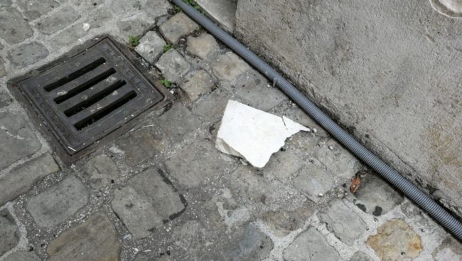 palazzo-costa-vigili-del-fuoco-pezzi-cornicione-3-650x367