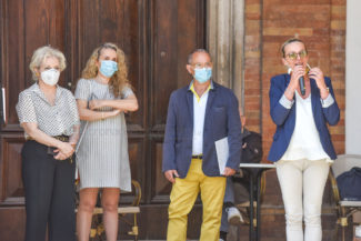 scopertura-nuova-targa-rime-annibal-caro-civitanova-FDM-6-325x217