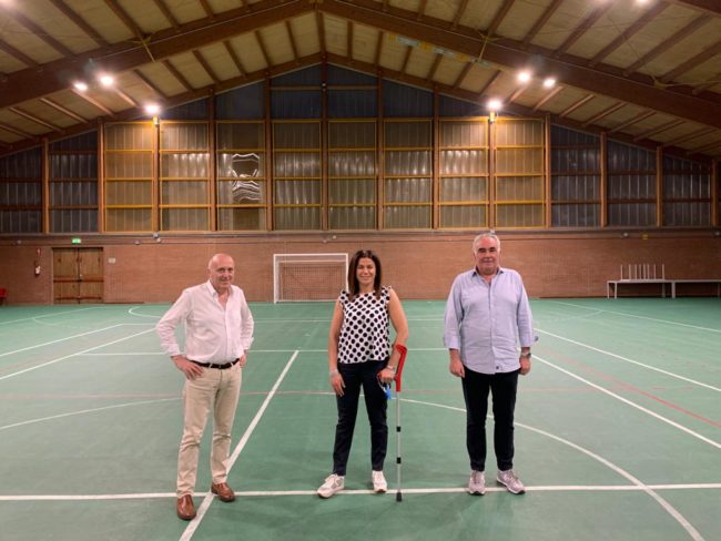 Lassessore-Lucia-Jajani-il-presidente-del-Camerino-calcio-Enrico-Pupilli-e-il-responsabile-del-settore-giovanile-Roberto-Pettinari