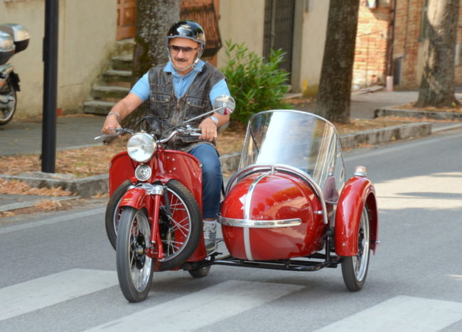 Raduno-moto-e-Auto-dEpoca-Colmurano_06-650x468