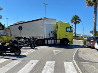 camion-bloccato-batik-2-325x244