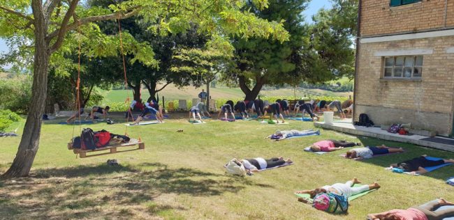 festa_yoga_montelupone-12-650x316