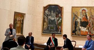 inaugurazione-mostra-san-ginesio-santagostino-3-325x172