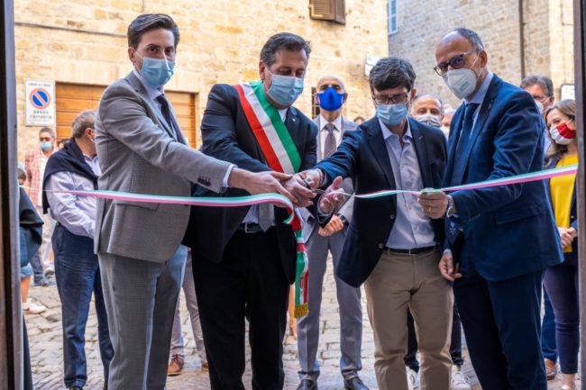 inaugurazione-mostra-san-ginesio-santagostino-7-650x433