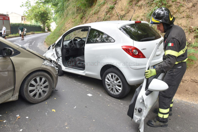 incidente-contrada-castelletta-strada-pisciarelle-civitanova-FDM-2-650x433