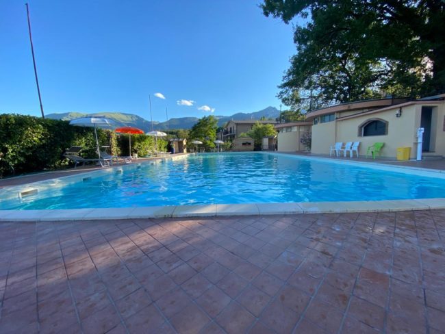 piscina-ai-cerchi-sarnano-2-650x488