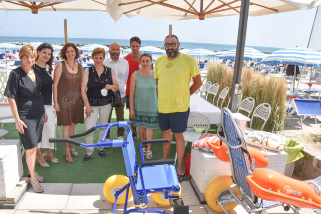 sedia-job-accessibilità-spiaggia-civitanova-FDM-3-650x434