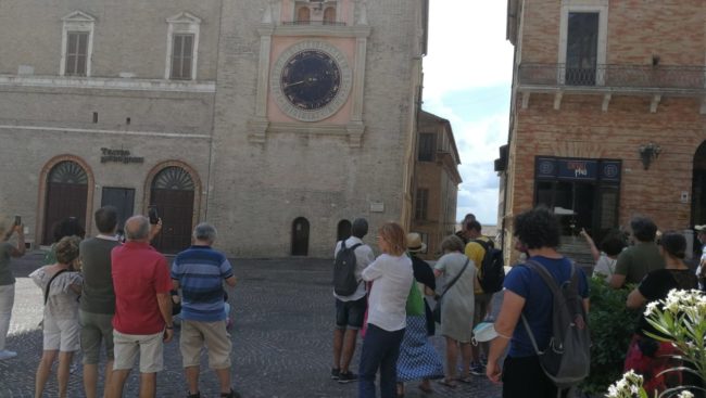 turisti-macerata3-650x367