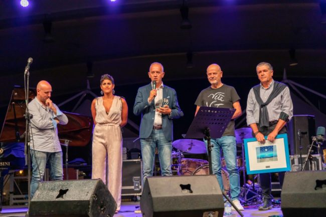 PH-Luigi-Gasparroni-consegna-premio-Karima