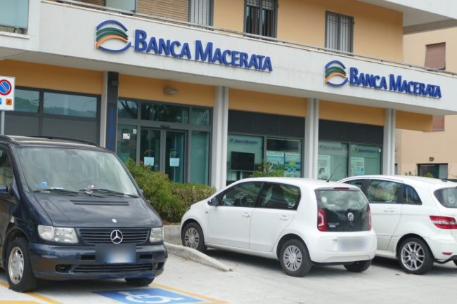 banca-macerata-filiale-tolentino-via-nazionale-1_censored-650x433