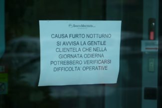 banca-macerata-filiale-tolentino-via-nazionale-2-325x217