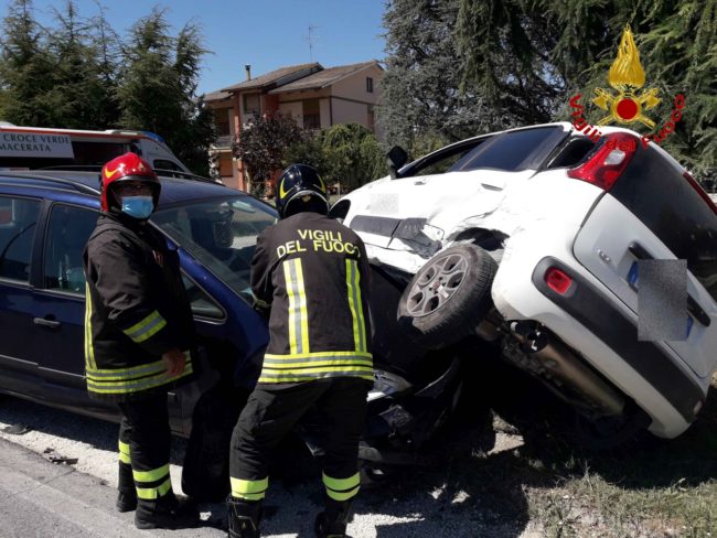 incidente-passo-di-treia-2-650x488