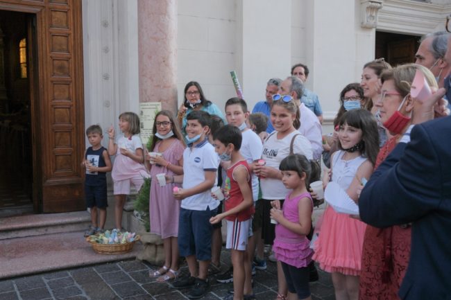 sposi-fabrizia-e-marco-corso-cavour-macerata-2020-foto-ap-3-650x433