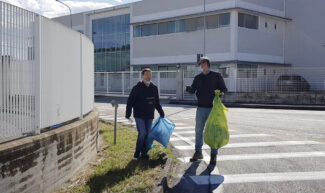 Assessore-Moretti-con-i-volontari
