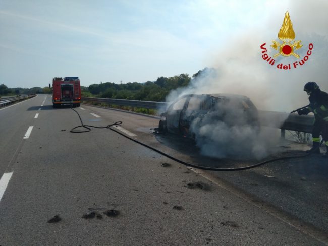 auto-a-fuoco-montecosaro-1-650x488