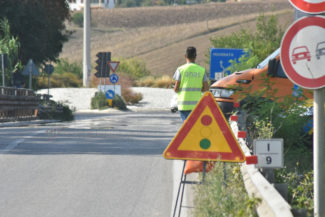 chiusura-corsia-ponte-chiarino-strada-regina-anas-FDM-6-325x217