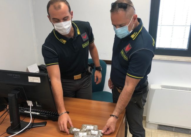 finanza-arresto-albanese-1-e1599910556682-650x467