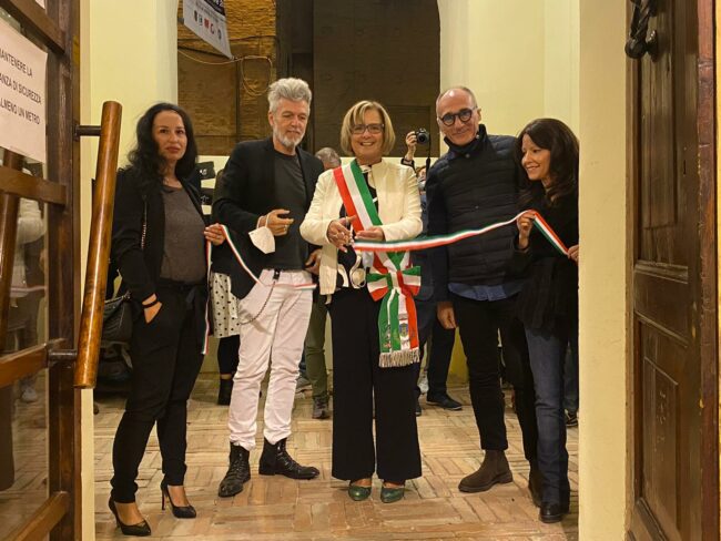 il-taglio-del-nastro-