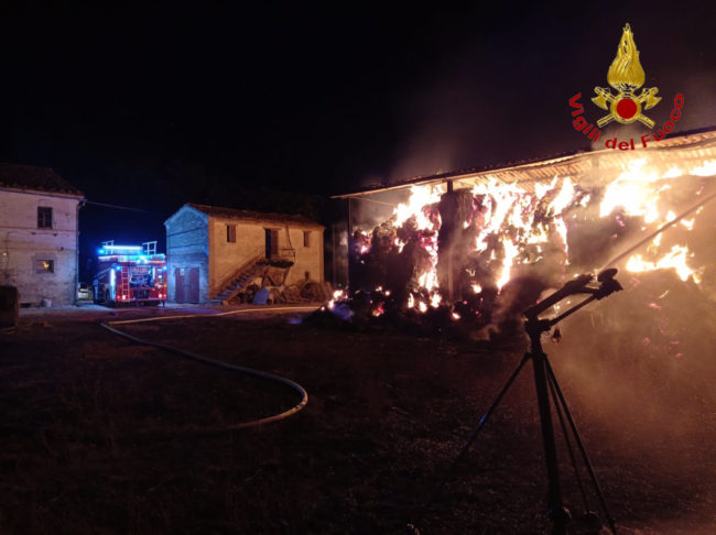 incendio-fienile-recanati