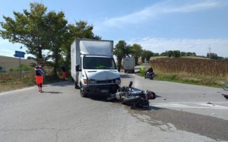incidente-recanati-furgone-moto-padre-figlio-1-325x202