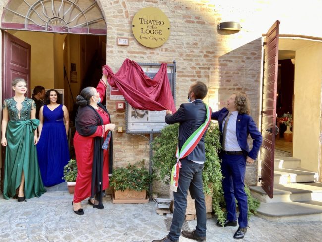 intitolazione-teatro