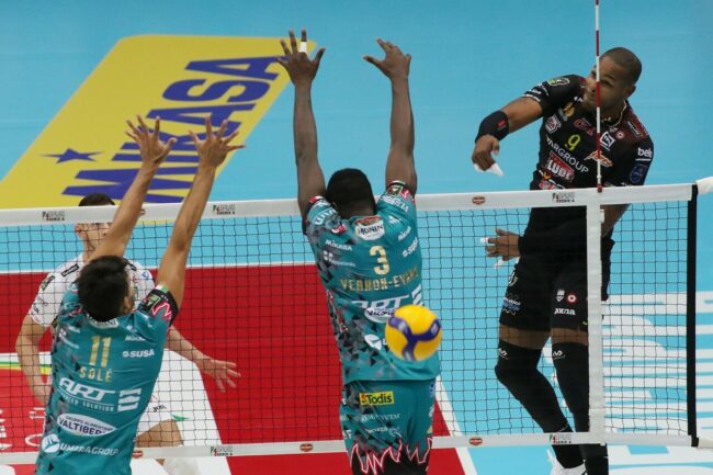 lube-perugia-finale-supercoppa-22-650x433