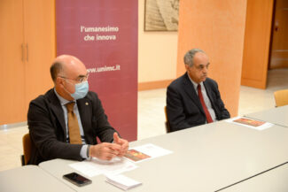 Adornato_MauroGiustozzi_Unimc_FF-5-325x217