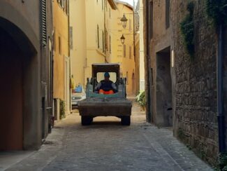 Camerino terremoto 2020 mezzo cantiere