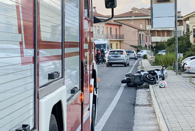 incidente-auto-contro-scooter-via-colombo-fontespina-civitanova-FDM-3-650x438