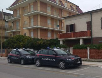 carabinieri-lungomare-e1604497563369-325x250