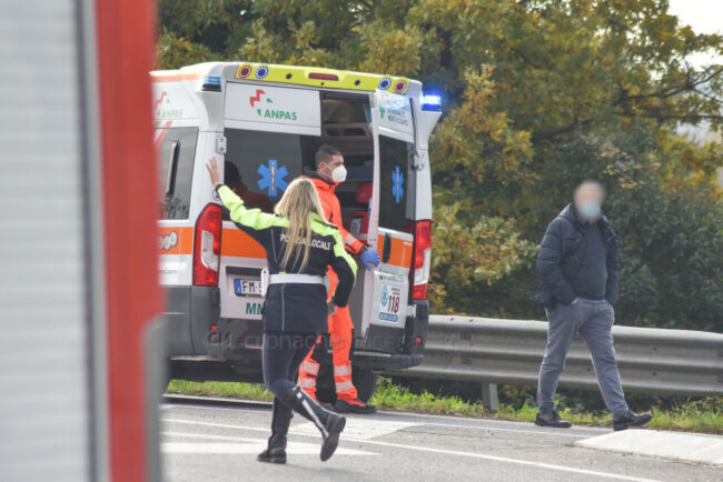 incidente-rotatoria-via-don-bosco-montecosaro-FDM-1-650x434