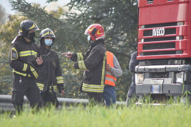 incidente-rotatoria-via-don-bosco-montecosaro-FDM-2-650x433