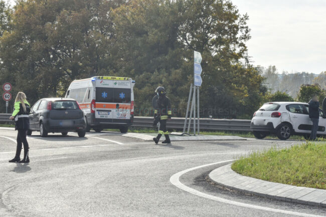incidente-rotatoria-via-don-bosco-montecosaro-FDM-3-650x433