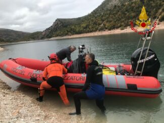 vigili-del-fuoco-recupero-lago-di-fiastra-1-325x244